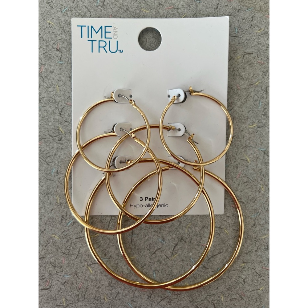 Time and Tru gold hoop earrings